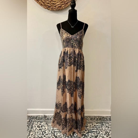 NWT Anthropologie Let Met Be Deep-V Dress in Neutral Motif Size Medium - Picture 3 of 16